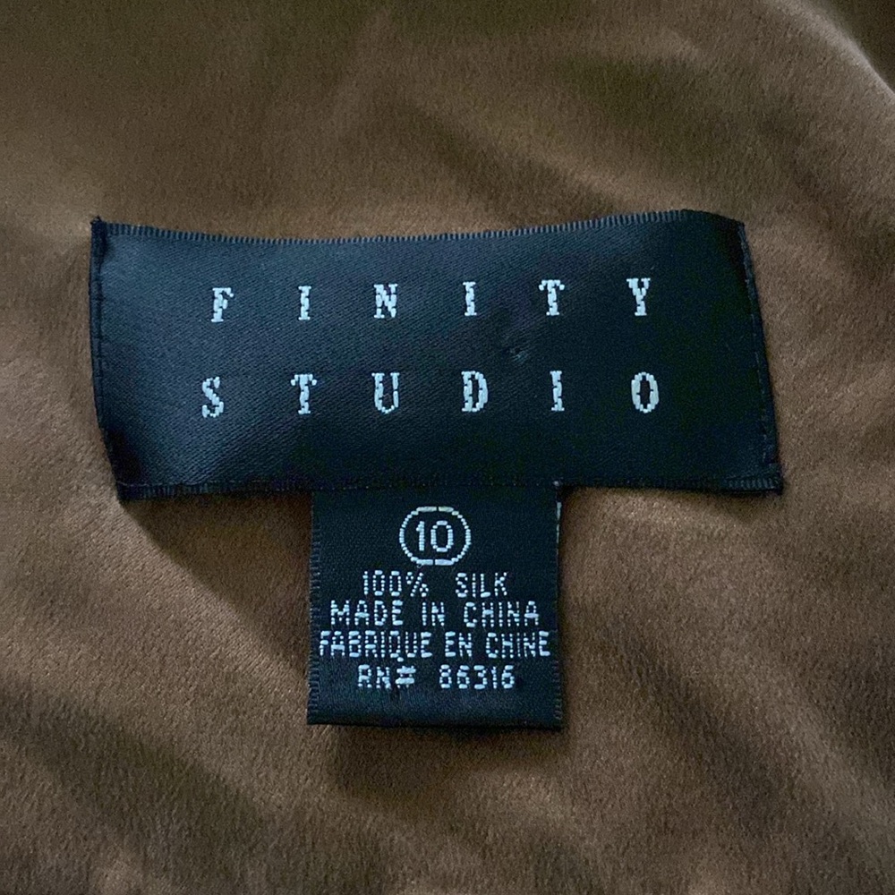 FINITY STUDIO Top - Picture 3 of 3